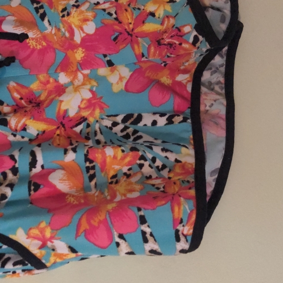 NOBO, Shorts w Blue and Pink Floral Design, Size L/G (11-13) - Picture 7 of 12